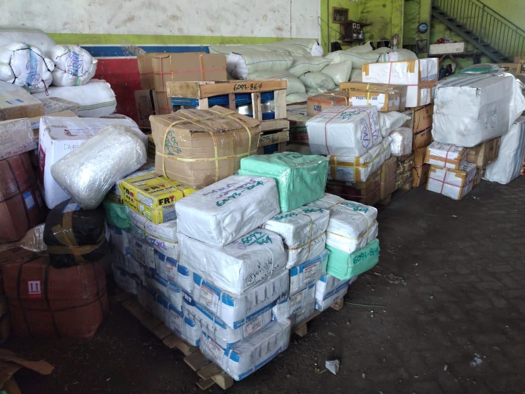 ekspedisi surabaya penajam - Loading material proyek untuk pengiriman ke Bontang